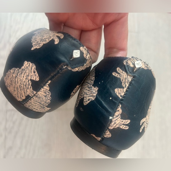 Sam Edelman Pointy Toe Flats Navy Sheep Print with Poms Size 6.5 - Picture 4 of 6